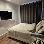 Apartment Towarowa Orange Apartment, Free Parking, Air-conditioning, Self Check-in 24h Poznan