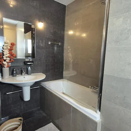 Apartmán Towarowa Orange Apartment, Free Parking, Air-conditioning, Self Check-in 24h Poznaň