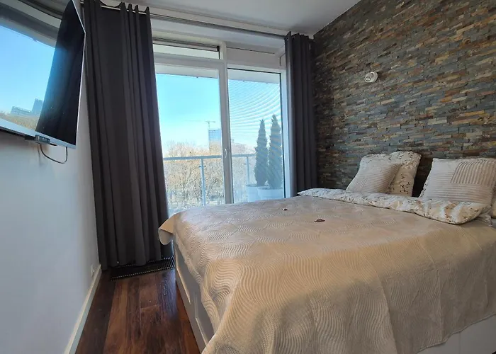 Towarowa Orange Apartment, Free Parking, Air-conditioning, Self Check-in 24h * Πόζναν