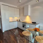 Towarowa Orange Apartment, Free Parking, Air-conditioning, Self Check-in 24h Apartamento *