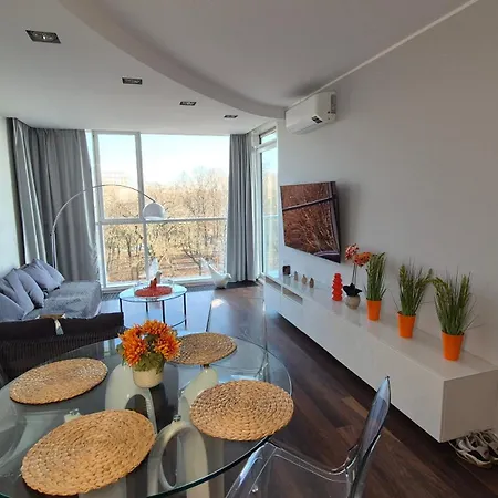 Apartment Towarowa Orange Apartment, Free Parking, Air-conditioning, Self Check-in 24h