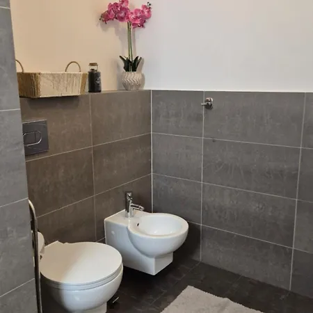 Towarowa Orange Apartment, Free Parking, Air-conditioning, Self Check-in 24h Poznan