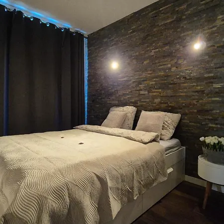 Apartment Towarowa Orange Apartment, Free Parking, Air-conditioning, Self Check-in 24h Poznan