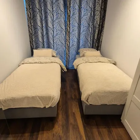 Towarowa Orange Apartment, Free Parking, Air-conditioning, Self Check-in 24h Poznan