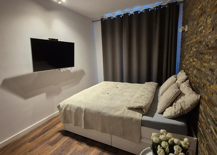 Апартаменты Towarowa Orange Apartment, Free Parking, Air-conditioning, Self Check-in 24h Познань