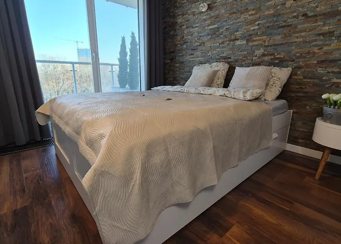 Apartment Towarowa Orange Apartment, Free Parking, Air-conditioning, Self Check-in 24h